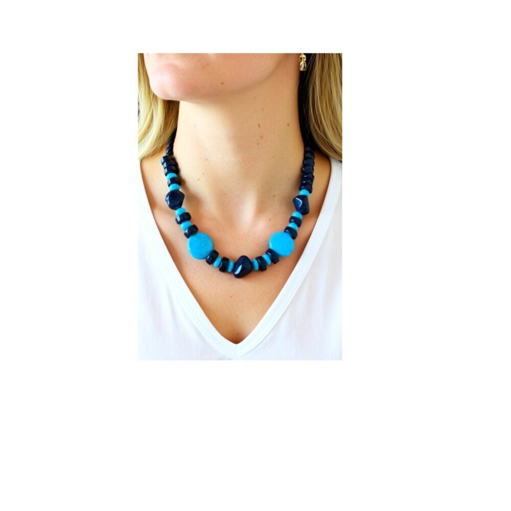 Natural Turquoise & black beaded necklace . NWT